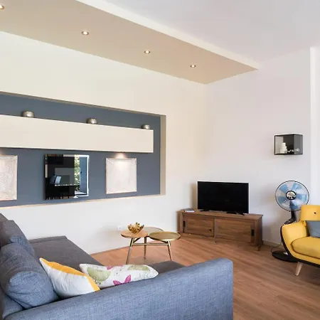 Villa Avec Piscine Privee A La Campagne Proche De La Sud De La France *