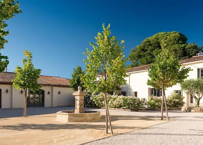 Avec Piscine Privee A La Campagne Proche De La Sud De La France *